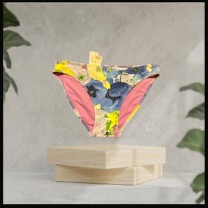 Aerie Floral Crossover High Cut
Cheeky Bikini Bottom Size XS
